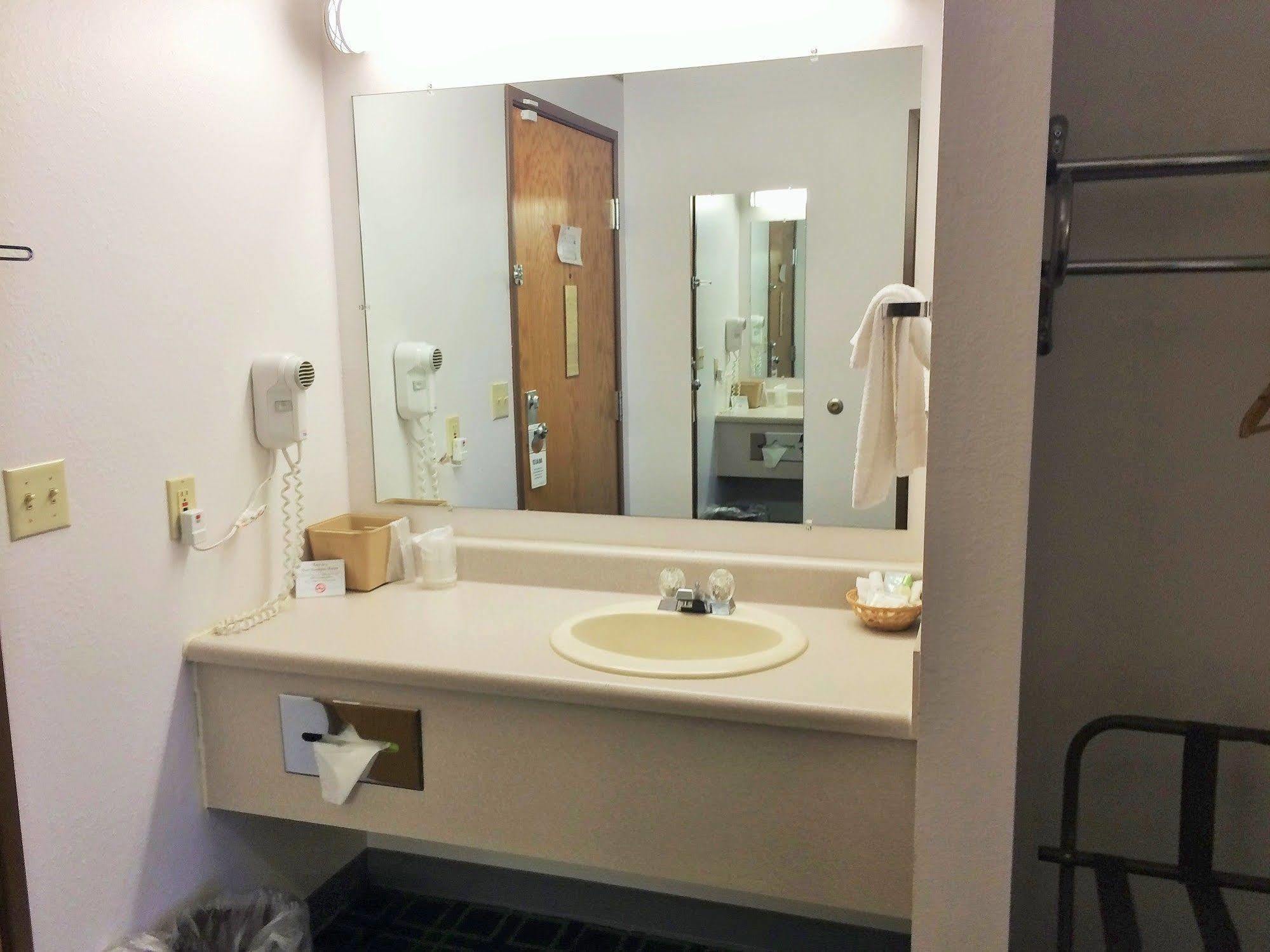Cobblestone Inn & Suites - Platteville Dış mekan fotoğraf
