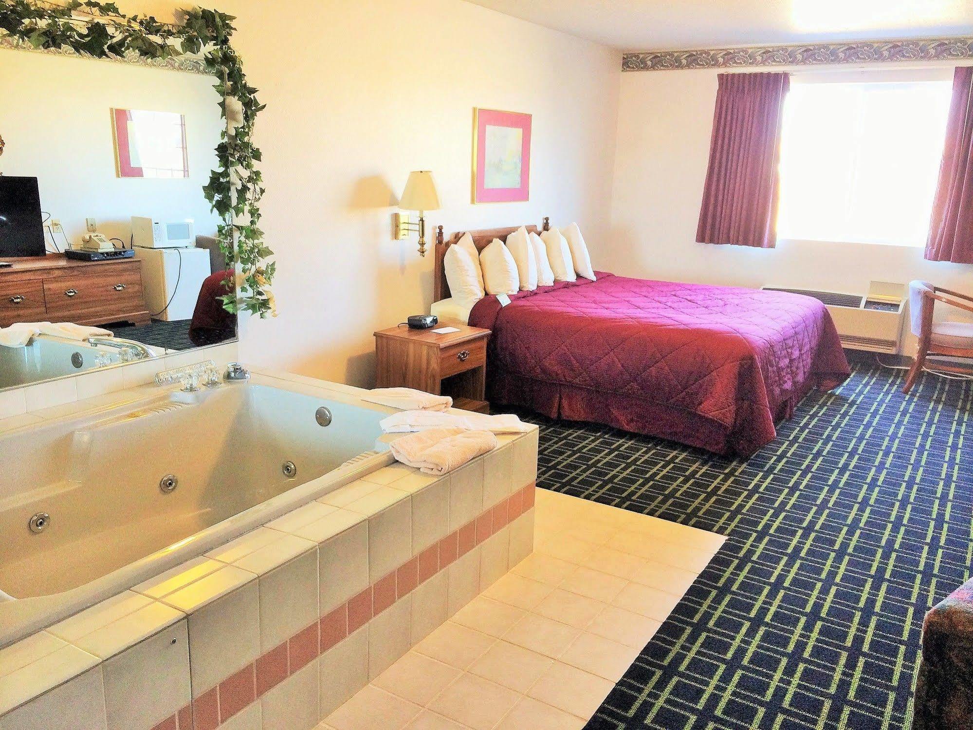 Cobblestone Inn & Suites - Platteville Dış mekan fotoğraf