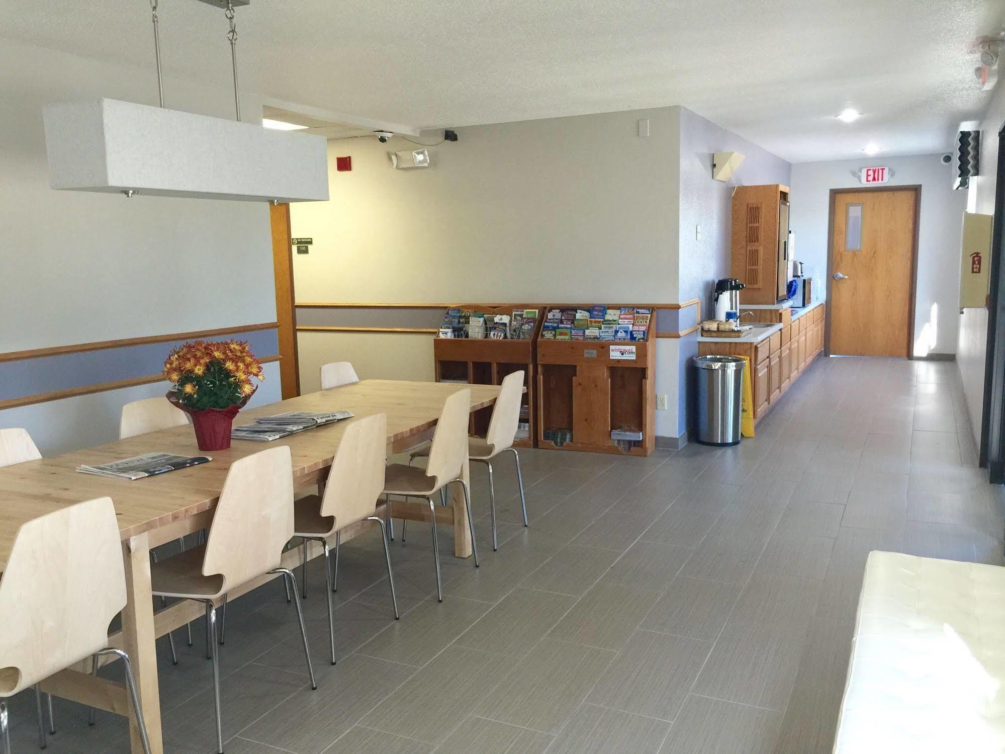 Cobblestone Inn & Suites - Platteville Dış mekan fotoğraf